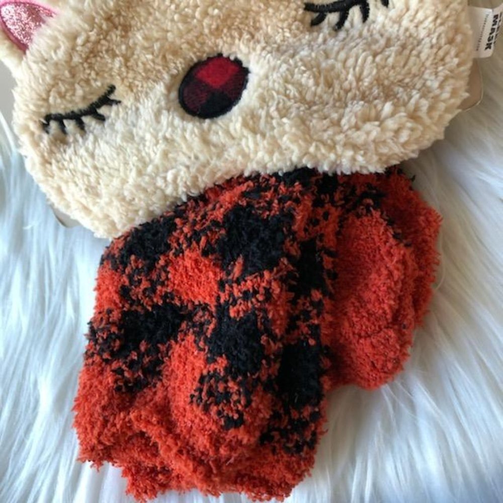 Warm & Cozy Cuddle Set - Picture 4 of 6